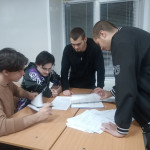 Студенты за общим столом